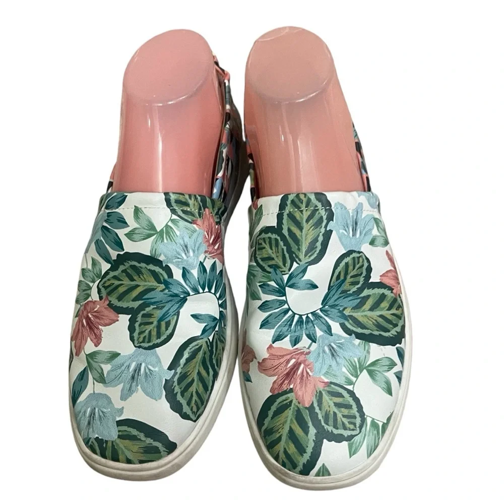 donald j pliner womens leather slip on loafers Size 8 White Floral‎